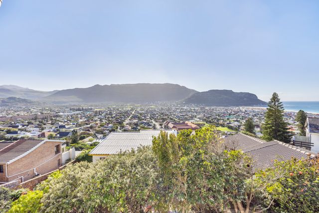 To Let 6 Bedroom Property for Rent in Fish Hoek Western Cape